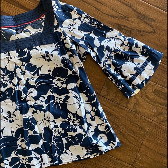 Tommy Hilfiger Blue White Floral Swing Top Medium - Picture 7 of 8